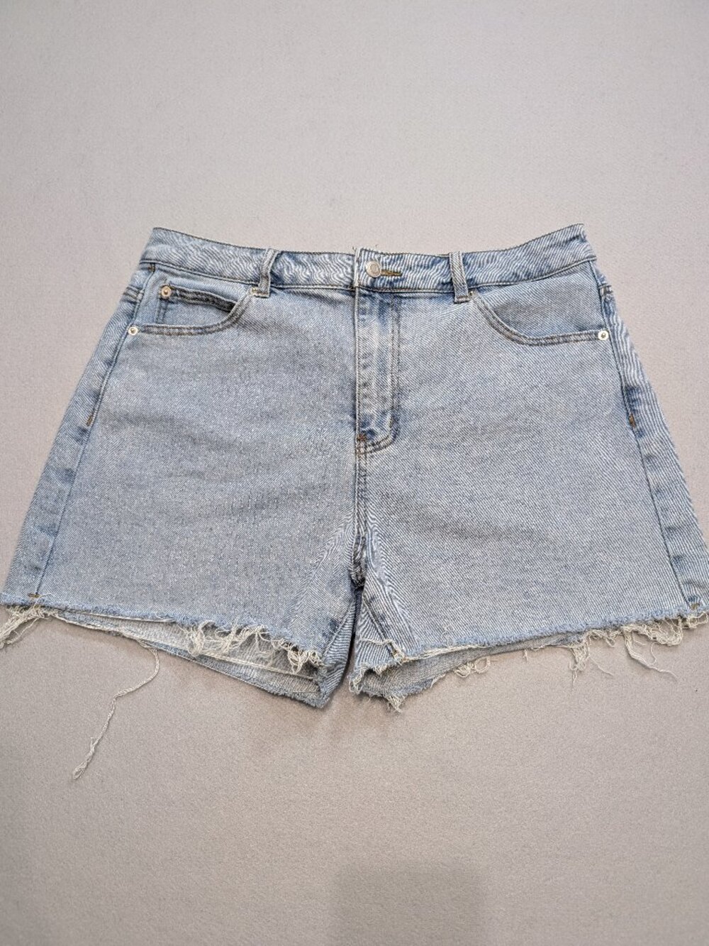 Refrain LA Light Wash Frayed Denim Shorts 13/31